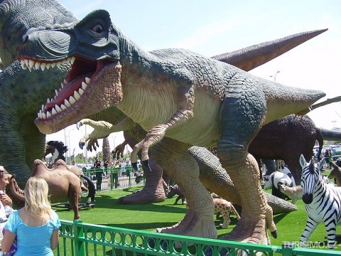 Dinosauři budí patřičný respekt, jelikož jsou v živé velikosti, autor: Pikiwikisrael