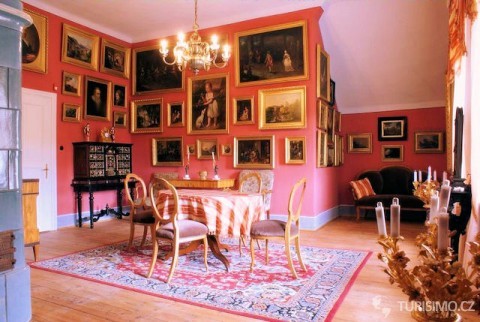 Interiéry zámku jsou staré přes sto let, autor: NKU