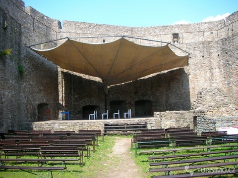 Hrad byl v 18. století kompletně vypálen, autor: tak.wing