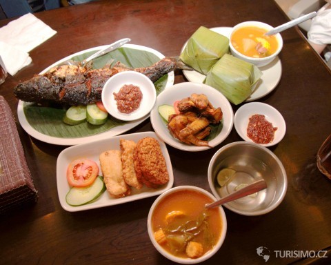 Výběz z indonéského jídla, Riung Sari Restaurant, Jakarta, autor: Zul Rosle