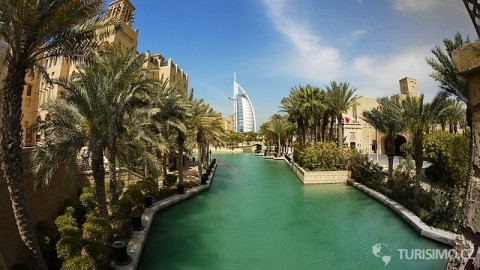 Dubaj a spousta bazénů