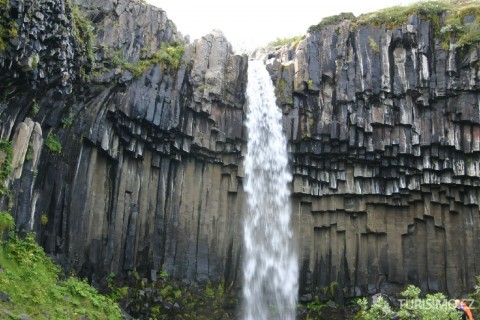Vodopád uvnitř Národního parku Skaftafell, autor: plassen