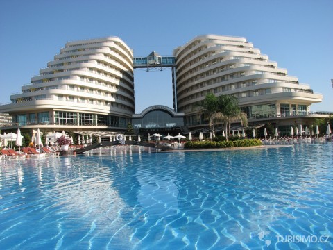 Miracle resort, autor: bortescristian